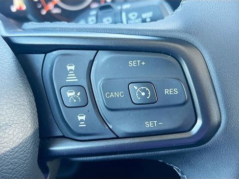 Used 2025 Jeep Wrangler Unlimited Rubicon AWD/4WD image 13