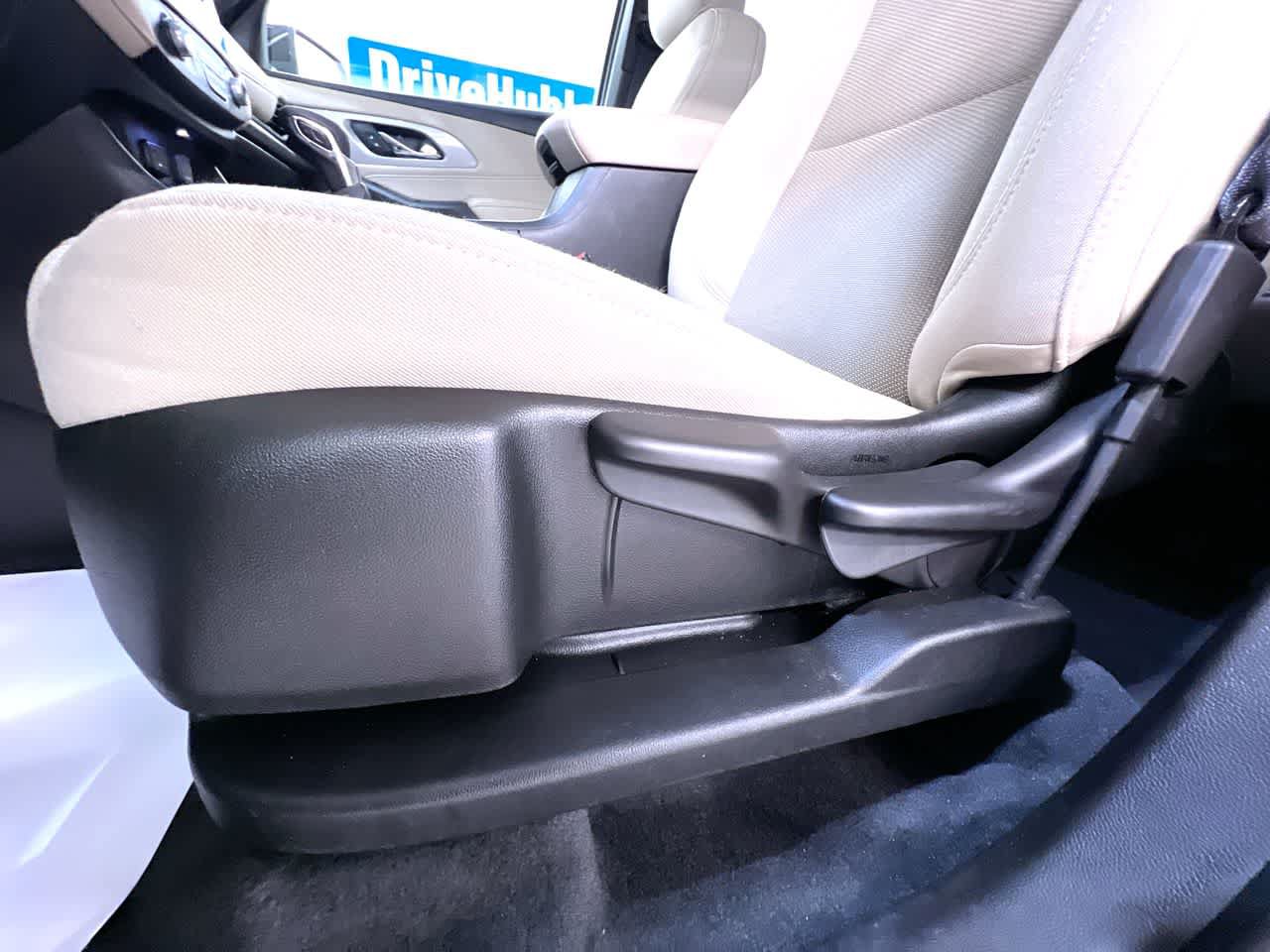 Used 2023 Chevrolet Traverse LS FWD image 13