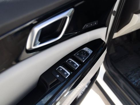 Used 2023 Kia Carnival SX Prestige FWD image 17