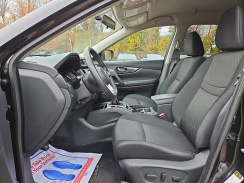Used 2018 Nissan Rogue SV image 13