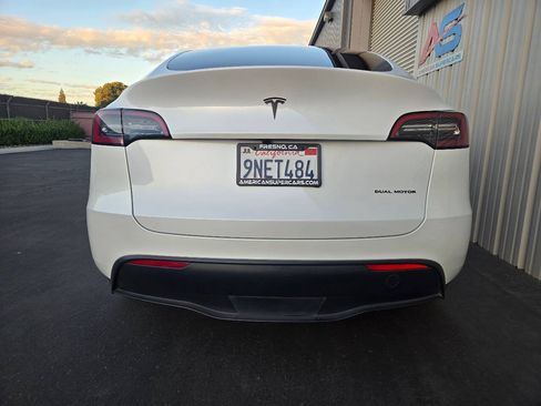 Used 2024 Tesla Model Y Long Range AWD/4WD image 7