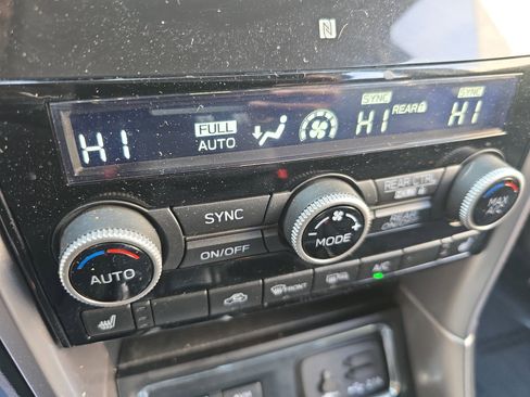 Used 2020 Subaru Ascent Premium w/ Convenience Package image 23