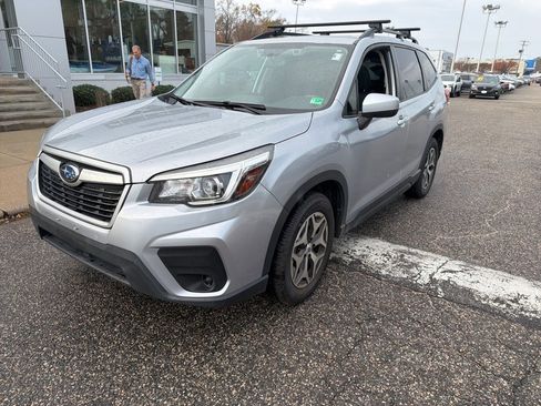 Used 2020 Subaru Forester Premium image 3
