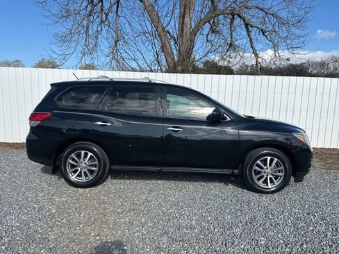 Used 2016 Nissan Pathfinder SV image 6