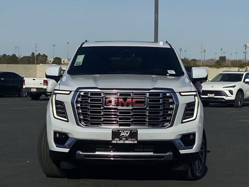 Used 2026 GMC Yukon XL Denali w/ Denali Reserve Package AWD/4WD image 10