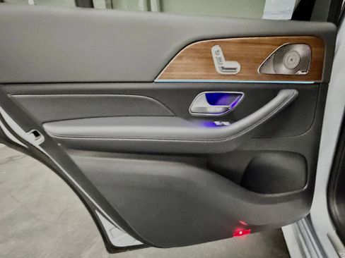 Used 2025 Mercedes-Benz GLS 450 4MATIC image 38