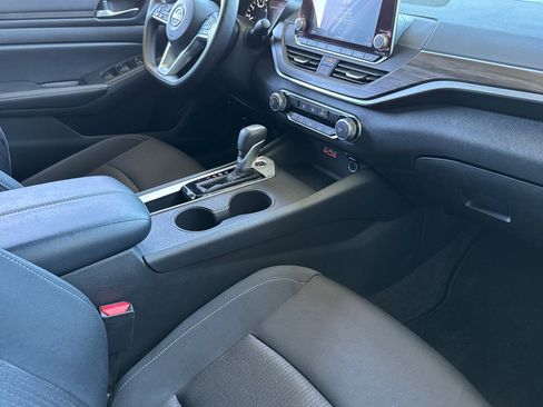 Used 2025 Nissan Altima 2.5 SV image 31