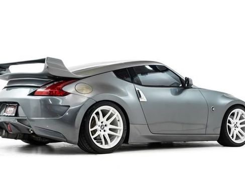 Used 2016 Nissan 370Z Coupe RWD image 3