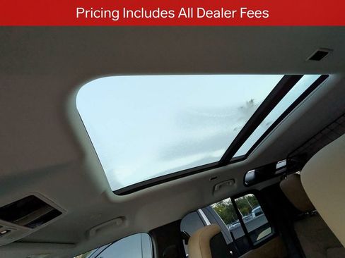 Used 2025 Land Rover Defender 110 X-Dynamic SE AWD/4WD image 21
