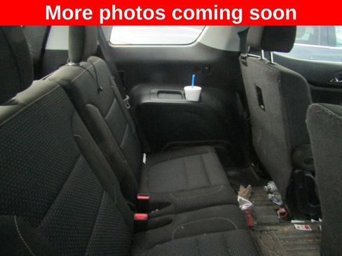 Used 2022 GMC Acadia SLE w/ Driver Convenience Package FWD image 13