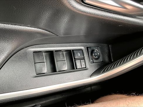 Used 2022 Toyota RAV4 XLE FWD image 33