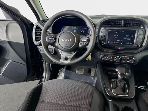 Certified 2025 Kia Soul LX w/ LX Technology Package FWD image 21