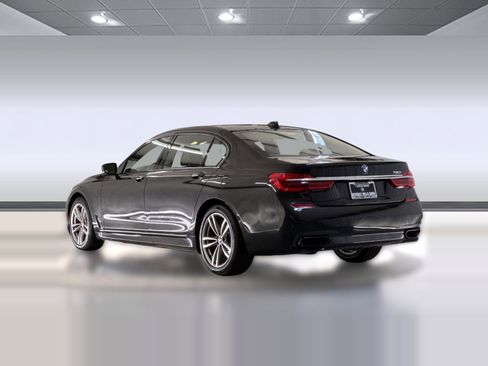 Used 2017 BMW 750i RWD image 3