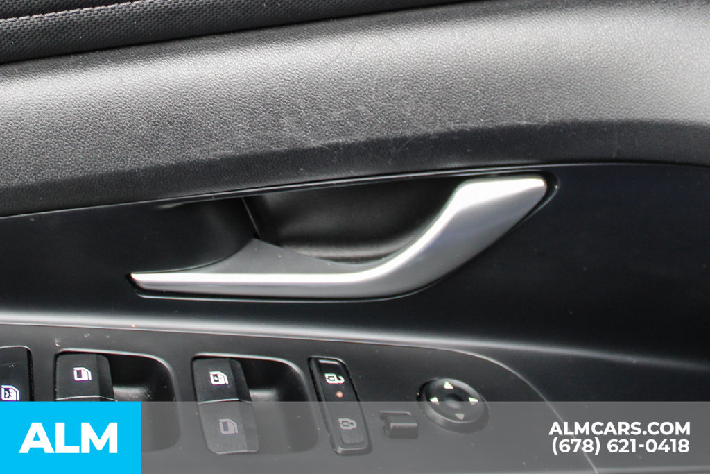 Used 2025 Hyundai Elantra SEL FWD image 36