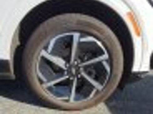 Used 2025 Chevrolet Equinox EV LT image 10