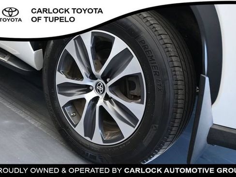 Used 2023 Toyota Highlander XLE AWD/4WD image 18