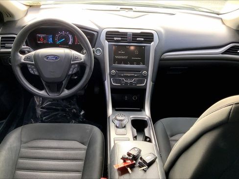 Used 2018 Ford Fusion SE w/ Fusion SE Technology Package image 14