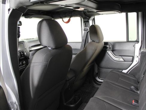 Used 2018 Jeep Wrangler Unlimited Sport S image 24