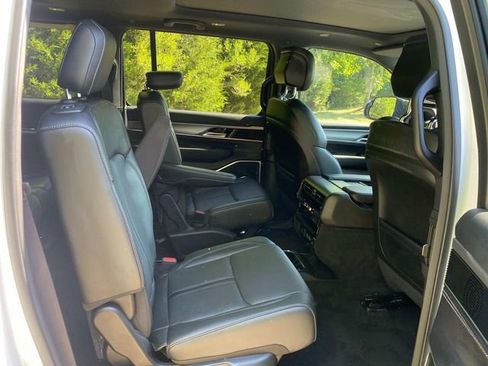 Used 2023 Jeep Wagoneer Series II AWD/4WD image 34
