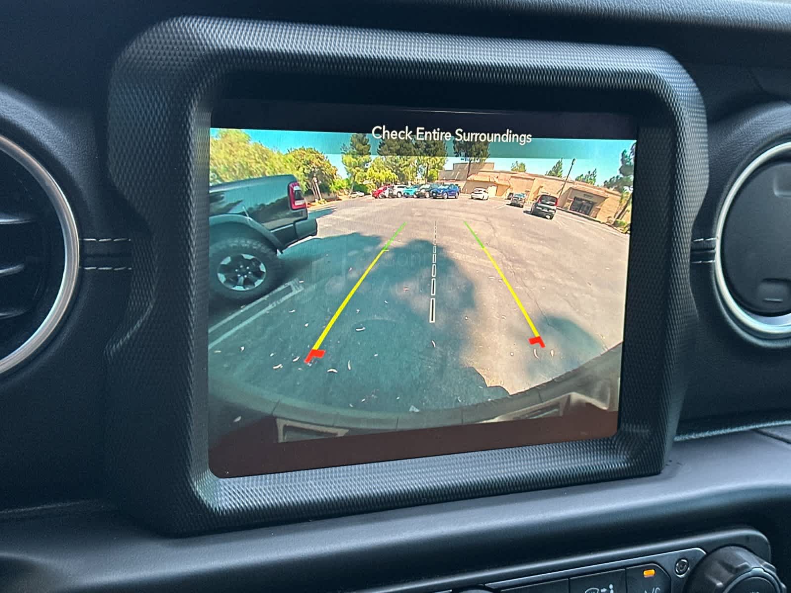 Used 2022 Jeep Wrangler Unlimited Sahara AWD/4WD image 18