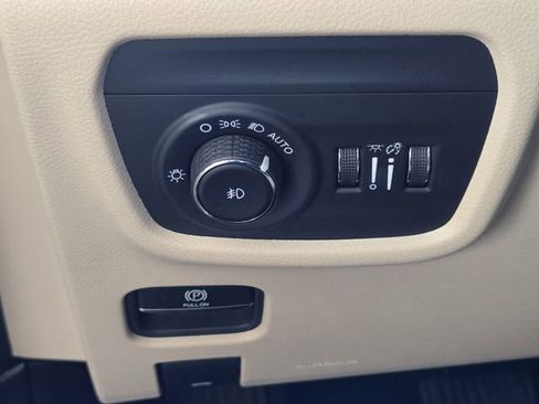 Used 2024 Jeep Grand Cherokee Limited AWD/4WD image 30