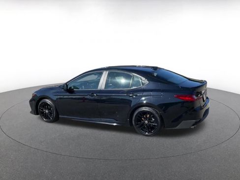 Used 2025 Toyota Camry SE image 9