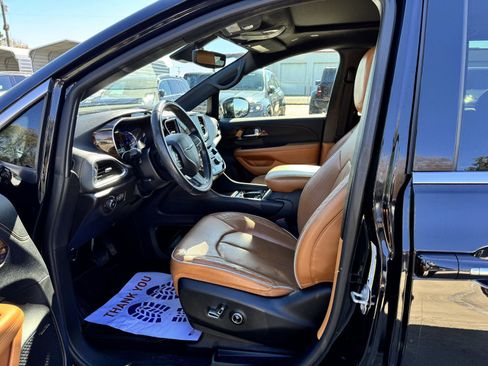 Used 2021 Chrysler Pacifica Pinnacle image 5