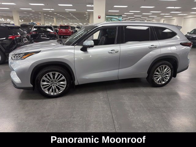 Used 2024 Toyota Highlander Platinum AWD/4WD image 4
