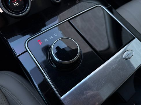 Used 2018 Land Rover Range Rover Velar R-Dynamic SE image 18