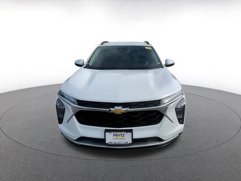 Used 2025 Chevrolet Trax LT image 4