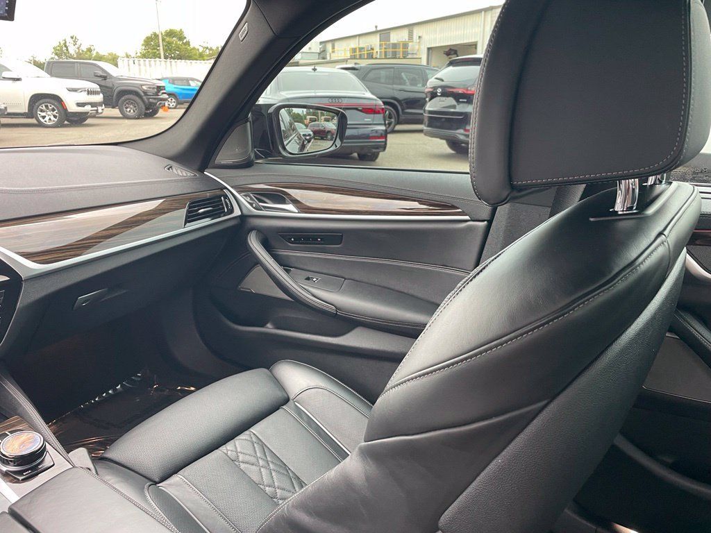 Used 2021 BMW M550i xDrive w/ Dynamic Handling Package AWD/4WD image 26