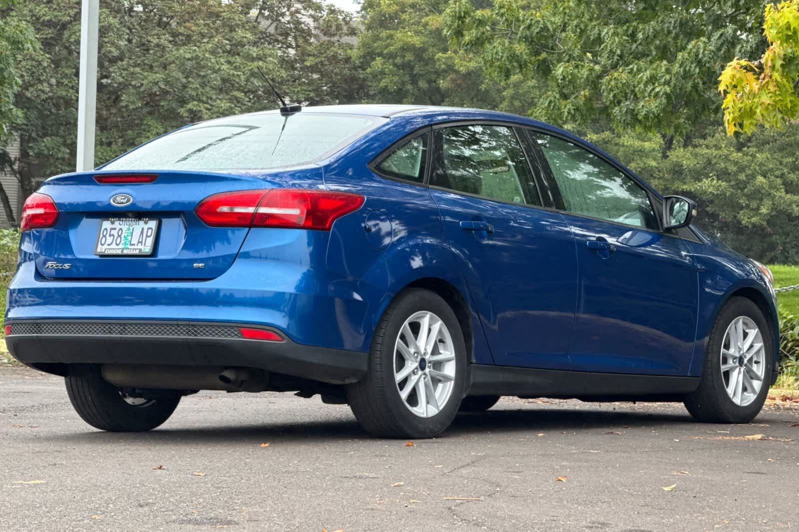 Used 2018 Ford Focus SE w/ Cold Weather Package FWD image 2