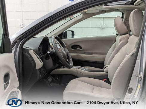 Used 2018 Honda HR-V EX image 3