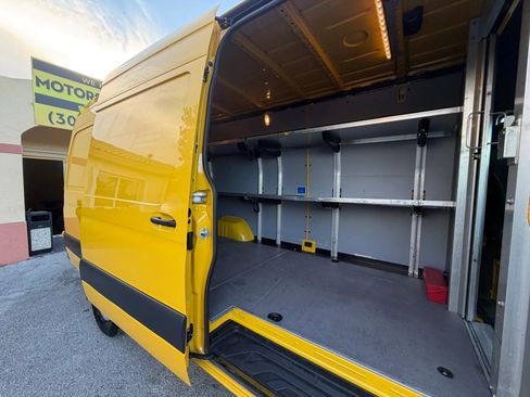 Used 2021 Mercedes-Benz Sprinter 2500 image 9