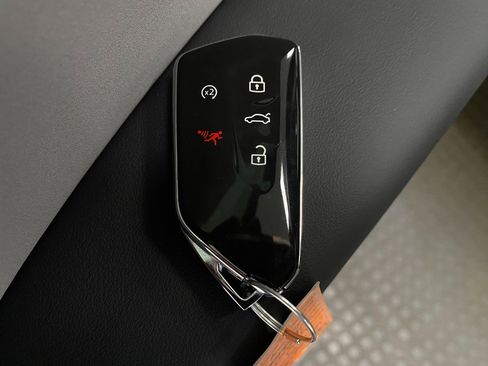 New 2025 Volkswagen Tiguan SE image 28