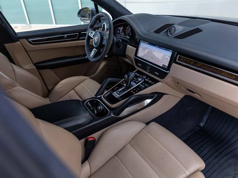 Used 2020 Porsche Cayenne Turbo AWD/4WD image 50