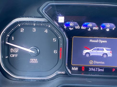 Used 2021 GMC Yukon SLT w/ SLT Luxury Plus Package image 21