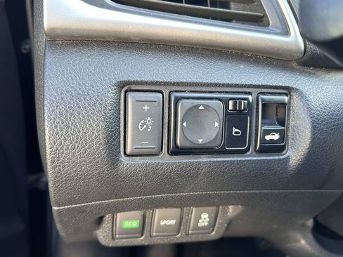 Used 2016 Nissan Sentra SR FWD image 24