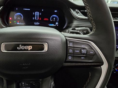 Used 2023 Jeep Grand Cherokee Altitude image 19