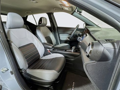 Used 2023 Nissan Kicks SR w/ SR Premium Package image 25