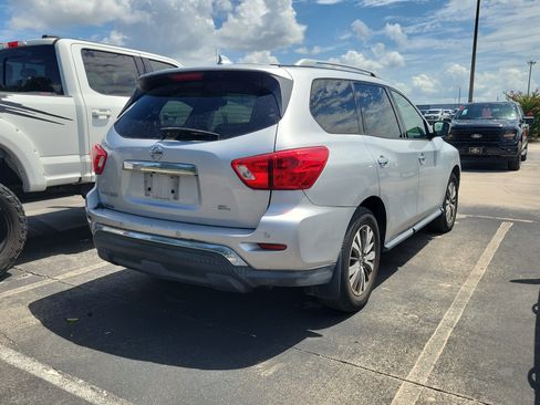 Used 2019 Nissan Pathfinder SL FWD image 5