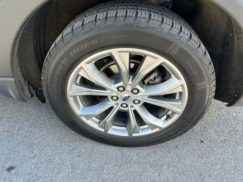 Used 2022 Ford Explorer Limited w/ Equipment Group 301A AWD/4WD image 7