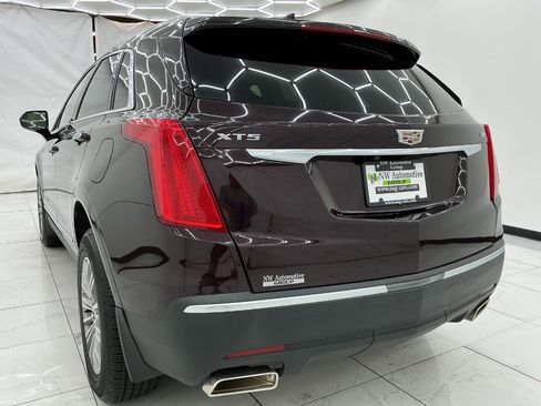 Used 2018 Cadillac XT5 Luxury w/ Driver Awareness Package FWD image 9