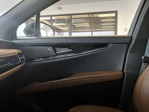 Used 2023 Lincoln Nautilus Reserve image 24