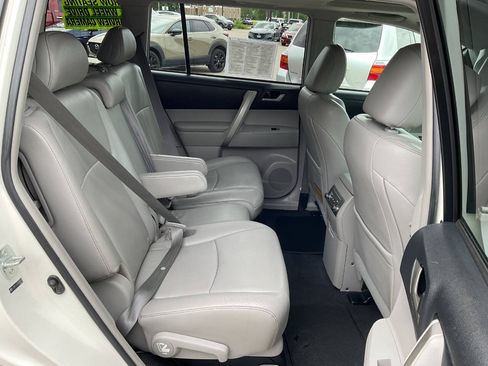 Used 2012 Toyota Highlander SE w/ Tow Pkg AWD/4WD image 35