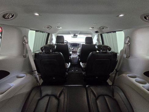 Used 2022 Chrysler Pacifica Touring-L FWD image 16