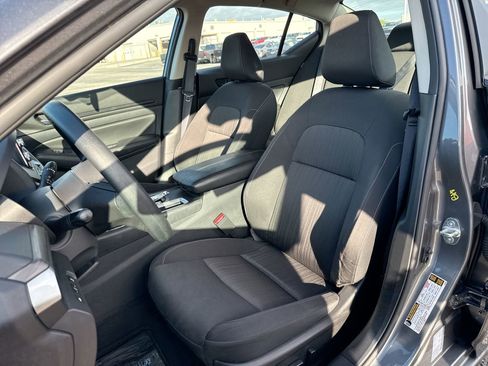 Used 2025 Nissan Altima 2.5 SV FWD image 13
