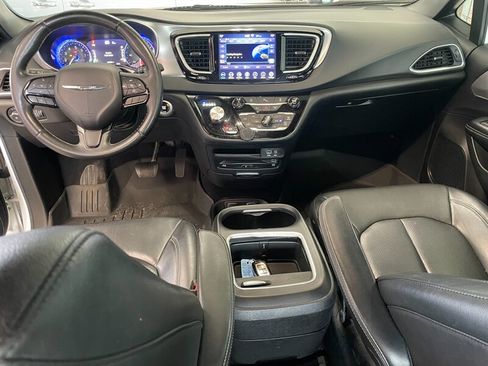 Used 2018 Chrysler Pacifica Touring-L Plus w/ S Appearance Package FWD image 8