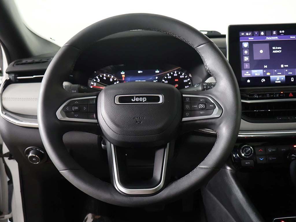 Used 2023 Jeep Compass Limited w/ Sun and Sound Group AWD/4WD image 39