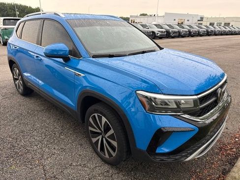Used 2023 Volkswagen Taos SE w/ Panoramic Sunroof Package AWD/4WD image 6